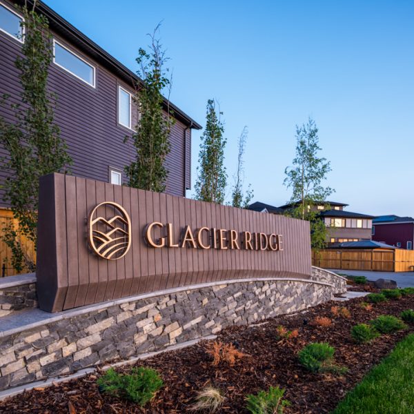 Glacier Ridge Shaganappi Entry Feature